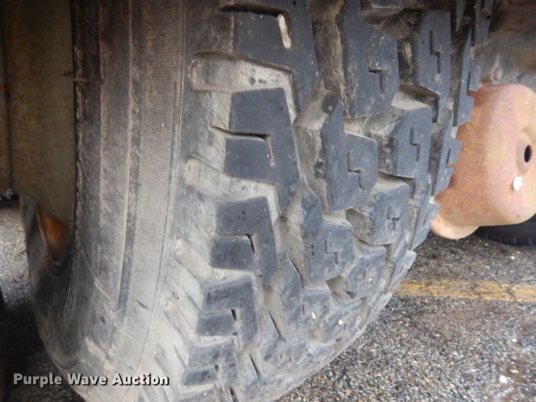 image for item KU9142 1996 Ford L9000  vacuum truck