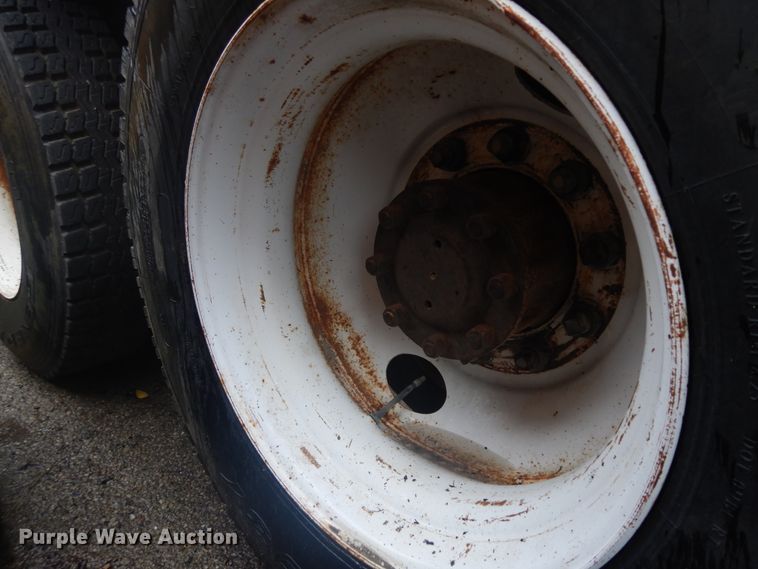 image for item KU9142 1996 Ford L9000  vacuum truck