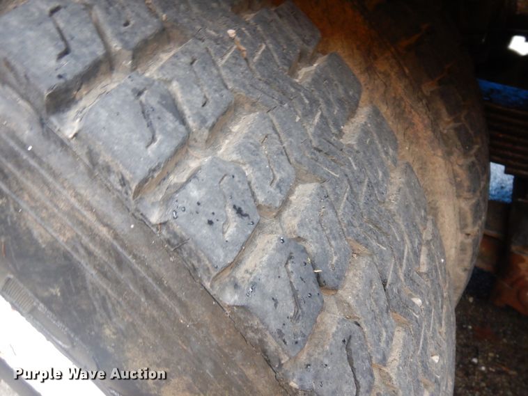 image for item KU9142 1996 Ford L9000  vacuum truck