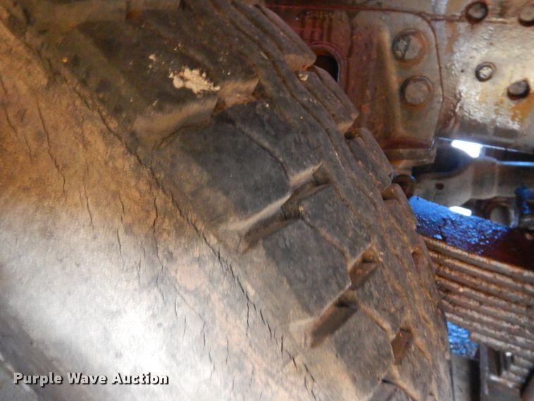 image for item KU9142 1996 Ford L9000  vacuum truck