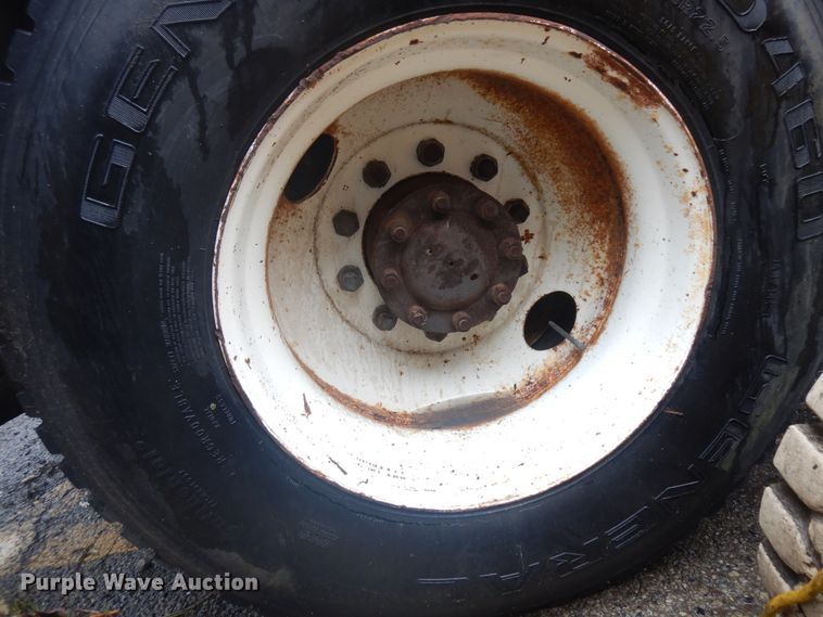 image for item KU9142 1996 Ford L9000  vacuum truck