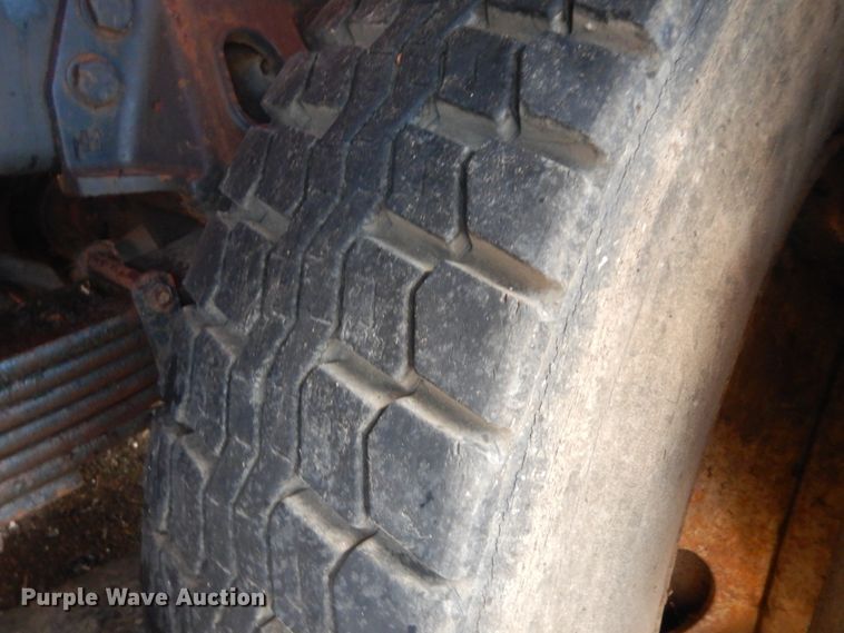 image for item KU9142 1996 Ford L9000  vacuum truck