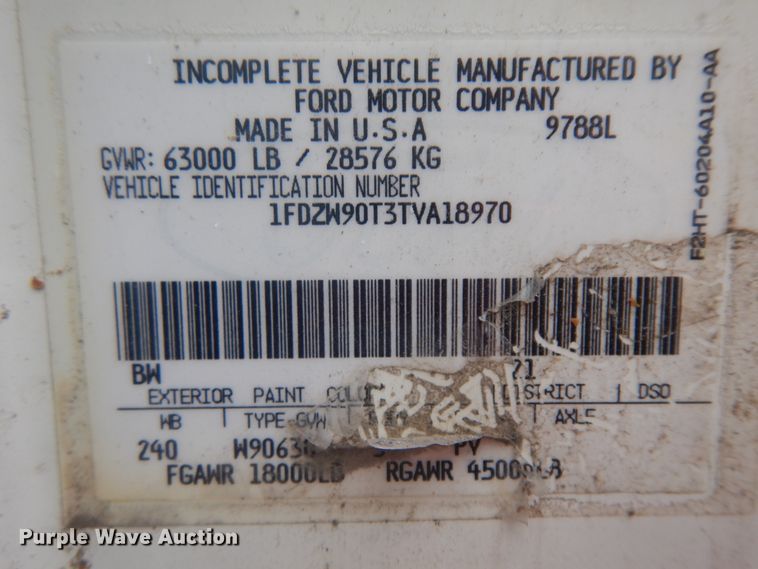 image for item KU9142 1996 Ford L9000  vacuum truck