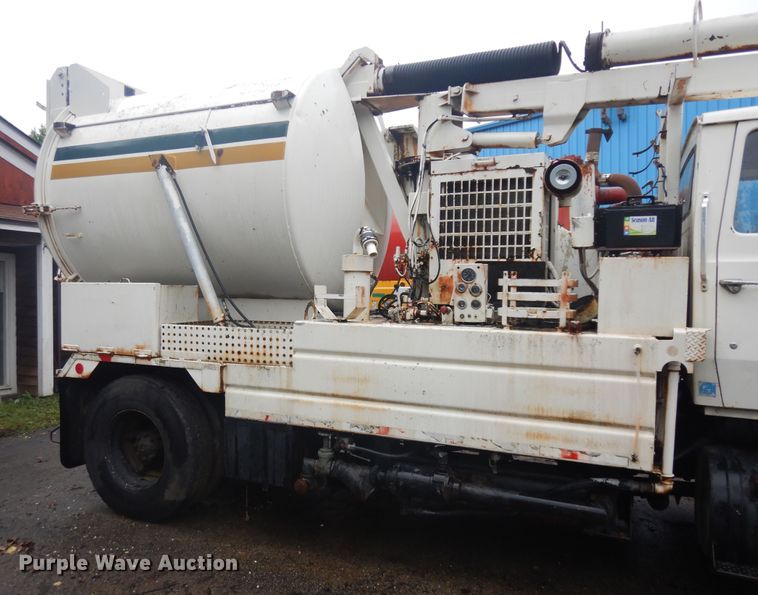 image for item KU9143 1987 Ford L8000  sewer jetter truck