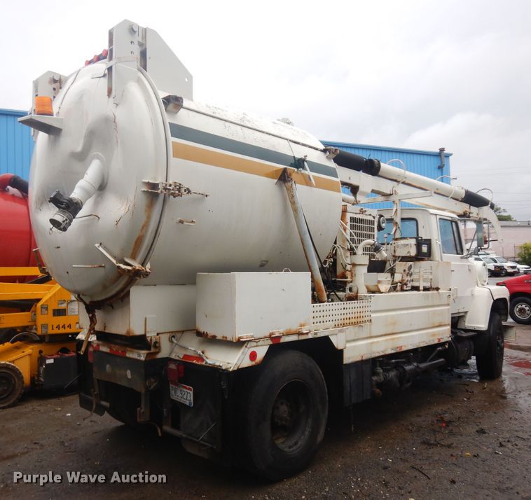 image for item KU9143 1987 Ford L8000  sewer jetter truck