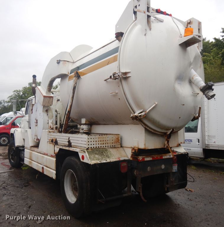 image for item KU9143 1987 Ford L8000  sewer jetter truck