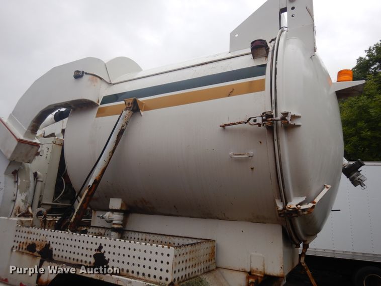 image for item KU9143 1987 Ford L8000  sewer jetter truck