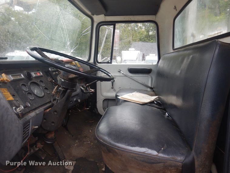 image for item KU9143 1987 Ford L8000  sewer jetter truck