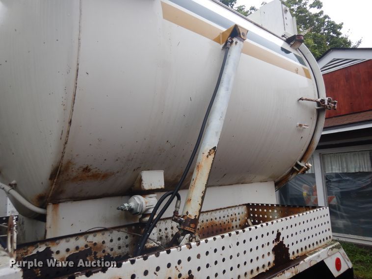 image for item KU9143 1987 Ford L8000  sewer jetter truck