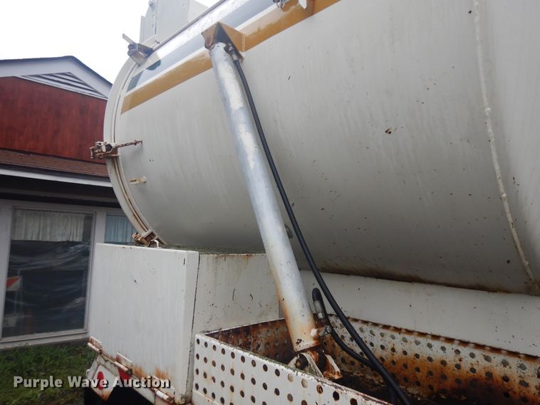 image for item KU9143 1987 Ford L8000  sewer jetter truck