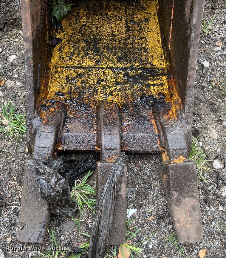 image for item KU9146 (3) excavator buckets