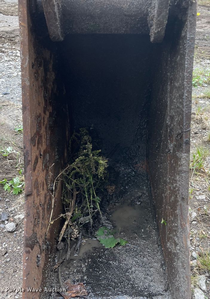 image for item KU9146 (3) excavator buckets