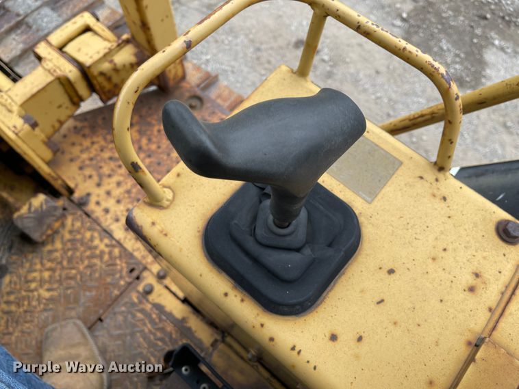 image for item KU9149 1995 Caterpillar D4C Series 3  dozer