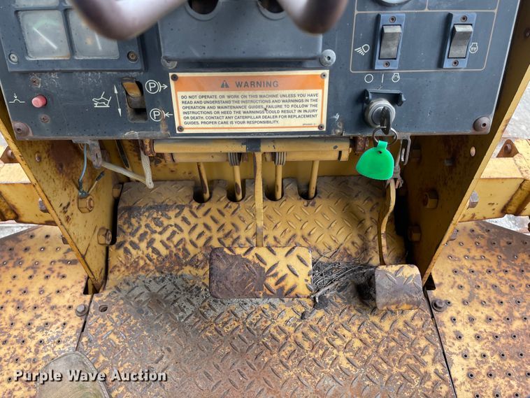 image for item KU9149 1995 Caterpillar D4C Series 3  dozer