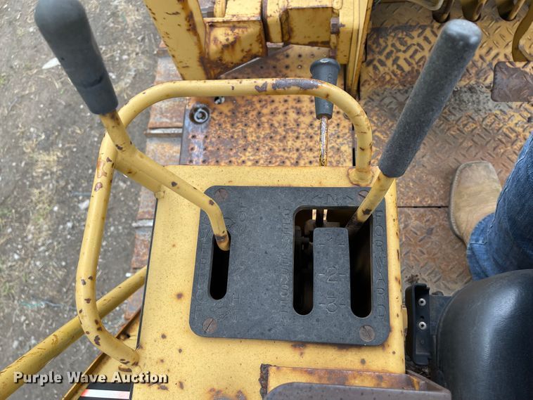 image for item KU9149 1995 Caterpillar D4C Series 3  dozer