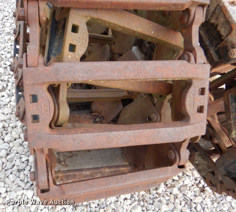 image for item KX9305 Grouser  over the tire tracks