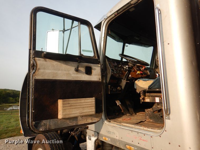 image for item KX9308 1990 Peterbilt 378  crane truck