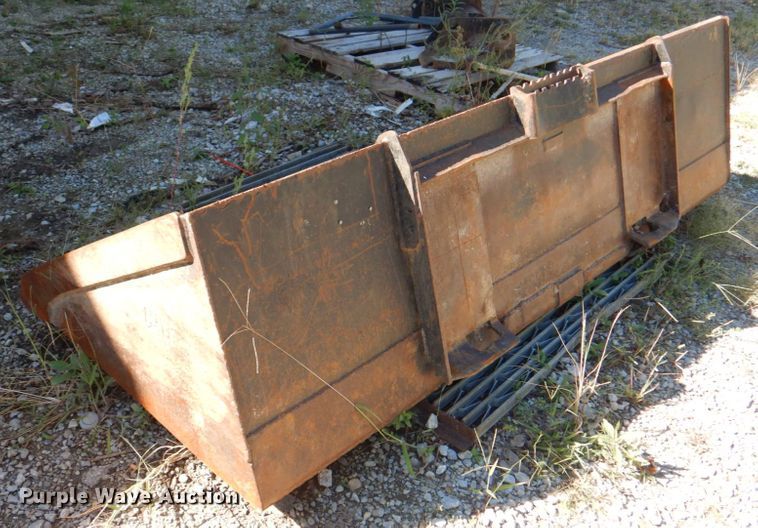 image for item KX9334 Caterpillar  85"W low profile skid steer bucket