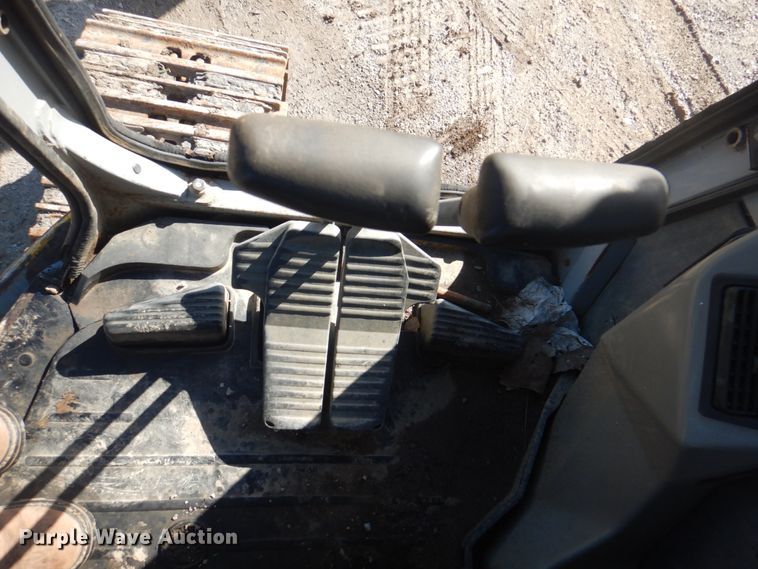 image for item KX9337 2000 Komatsu PC128US-2  excavator