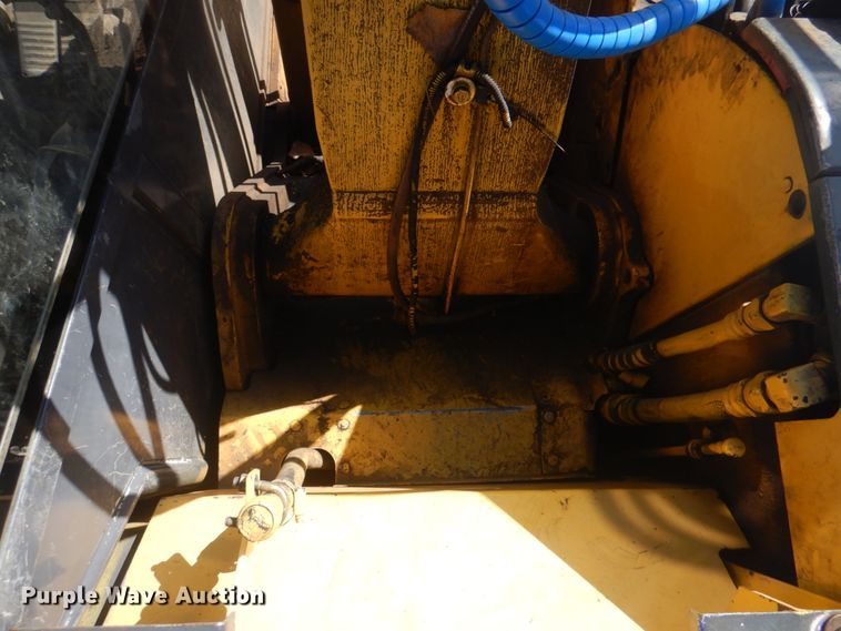image for item KX9337 2000 Komatsu PC128US-2  excavator
