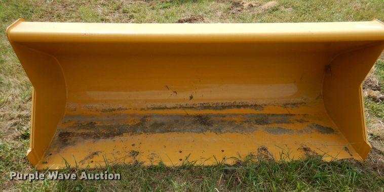 image for item KX9352 Caterpillar 88"W loader bucket
