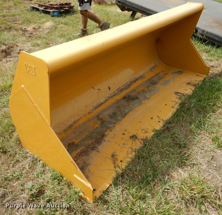image for item KX9352 Caterpillar 88"W loader bucket