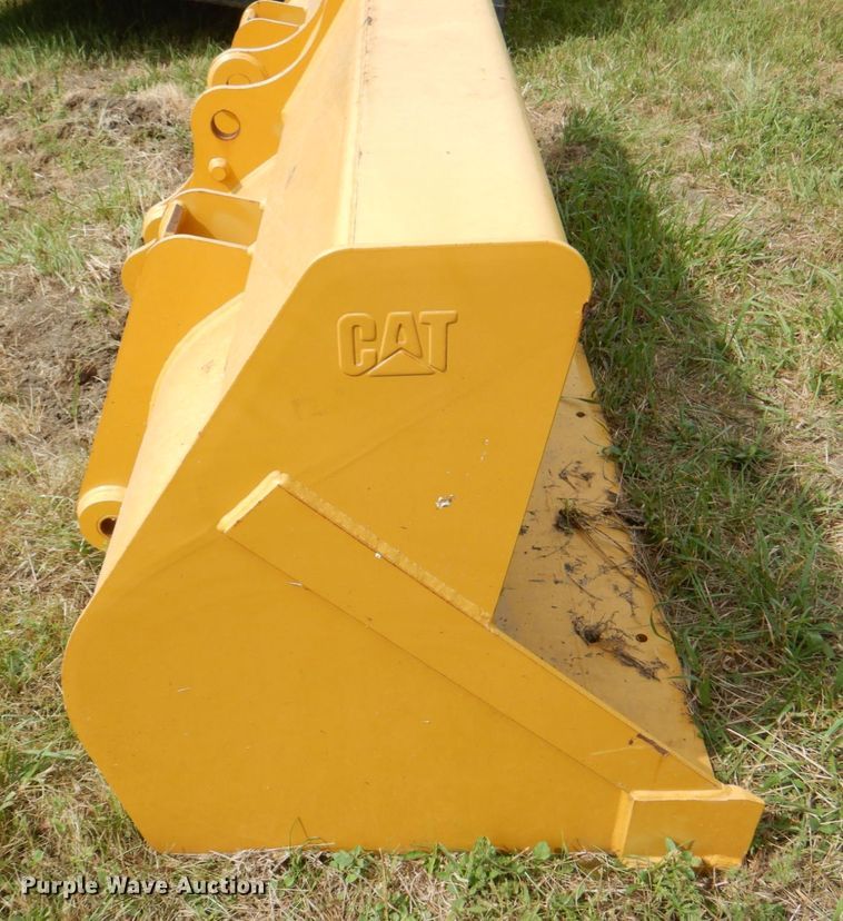 image for item KX9352 Caterpillar 88"W loader bucket