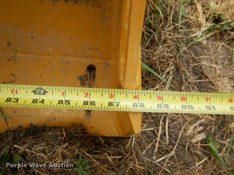 image for item KX9352 Caterpillar 88"W loader bucket
