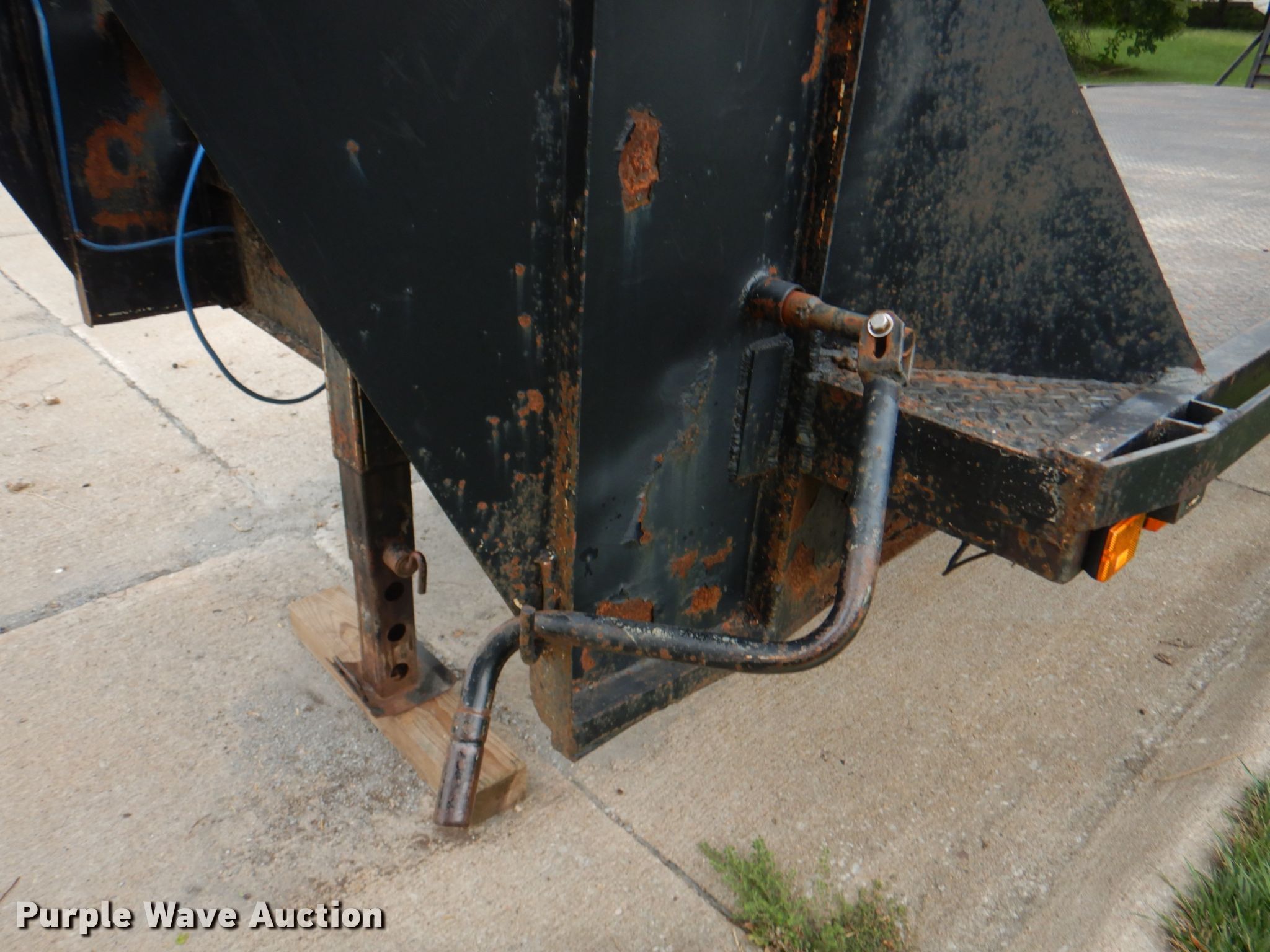 1984 Rawhide equipment trailer in Clatonia, NE Item DL0120 sold Purple Wave