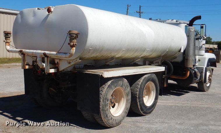 image for item DA5360 1993 Mack RD690S  water truck