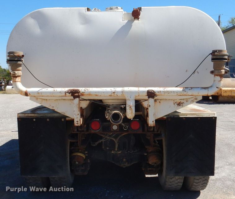 image for item DA5360 1993 Mack RD690S  water truck