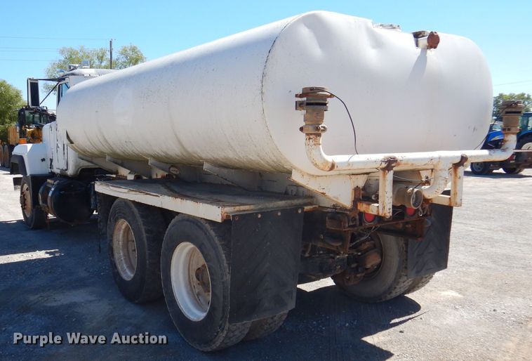 image for item DA5360 1993 Mack RD690S  water truck