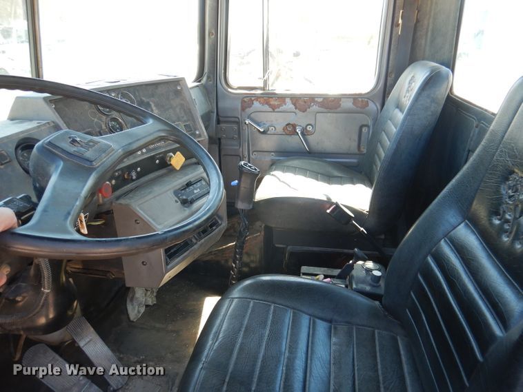 image for item DA5360 1993 Mack RD690S  water truck