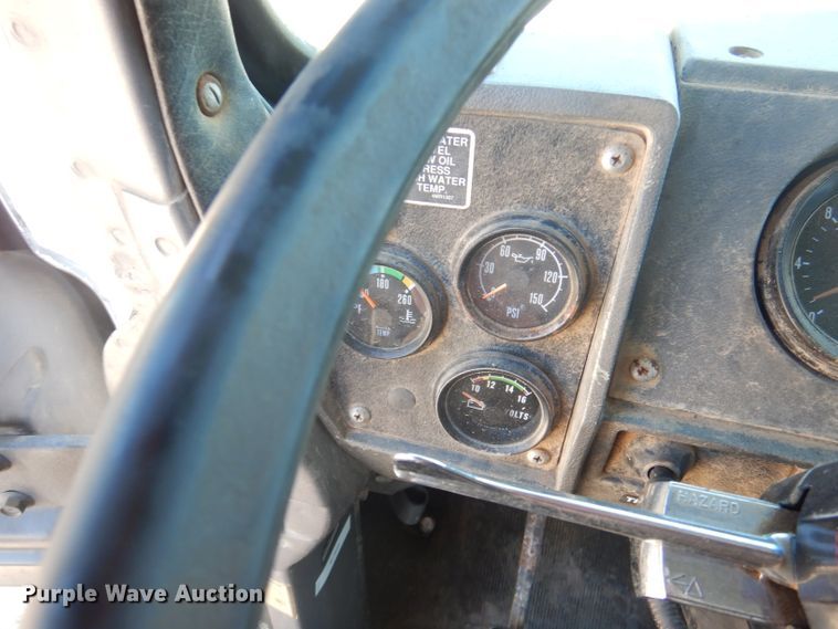 image for item DA5360 1993 Mack RD690S  water truck