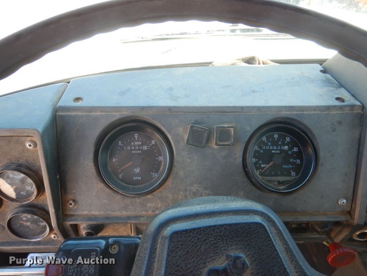 image for item DA5360 1993 Mack RD690S  water truck