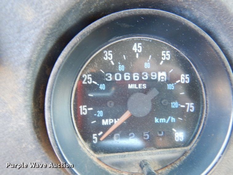 image for item DA5360 1993 Mack RD690S  water truck