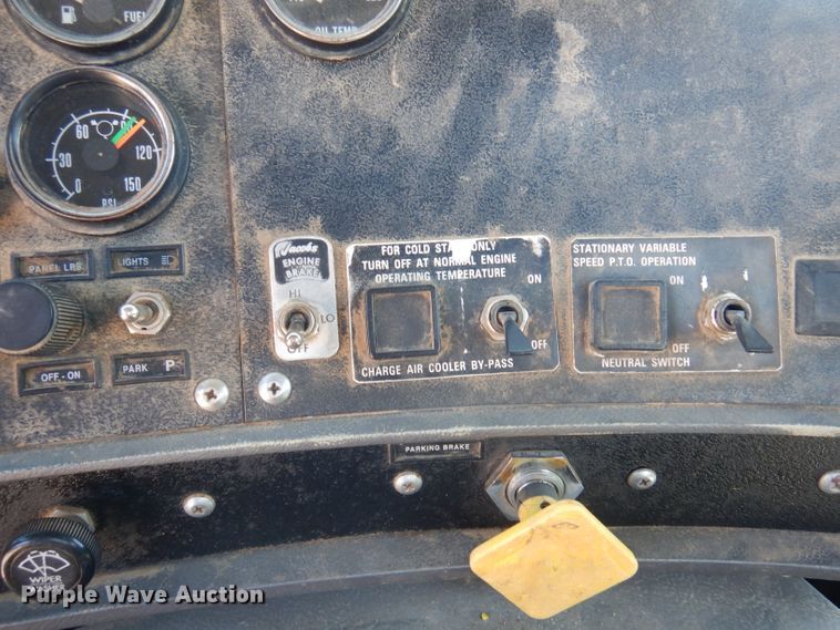 image for item DA5360 1993 Mack RD690S  water truck