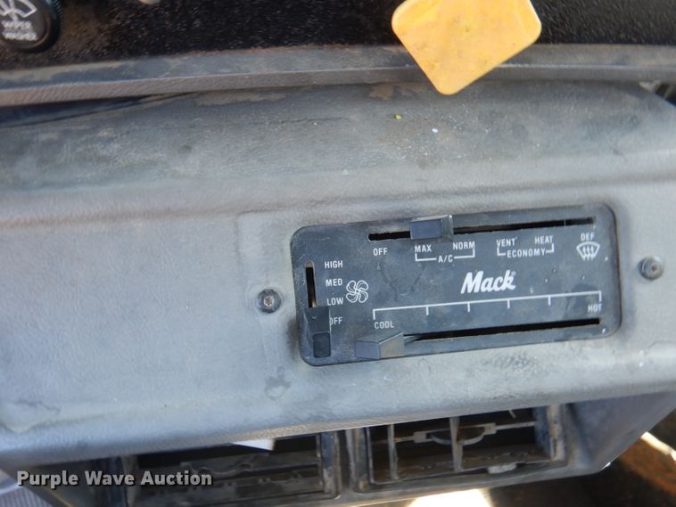 image for item DA5360 1993 Mack RD690S  water truck