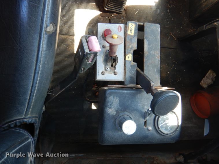 image for item DA5360 1993 Mack RD690S  water truck