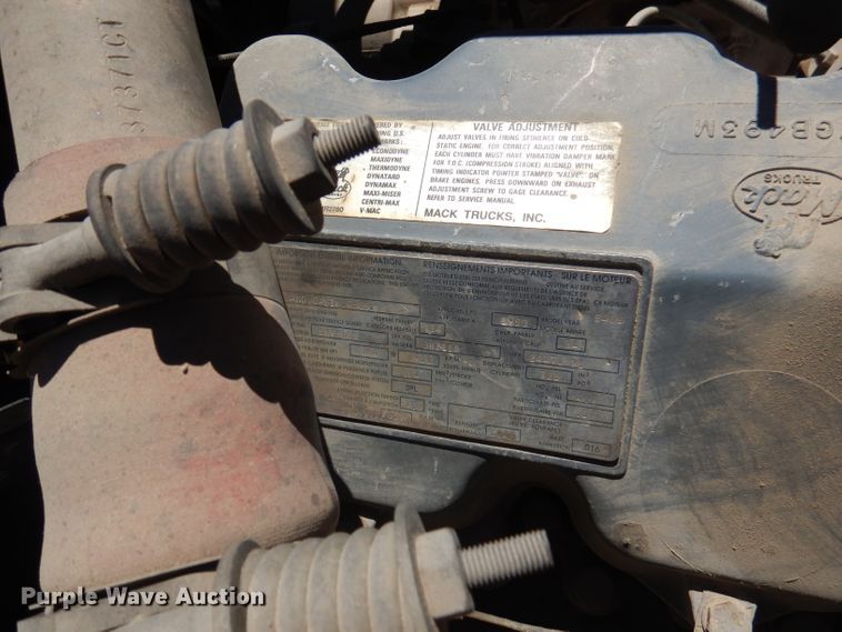 image for item DA5360 1993 Mack RD690S  water truck