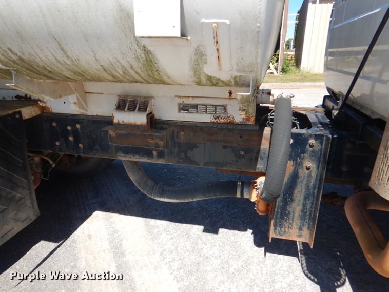 image for item DA5360 1993 Mack RD690S  water truck