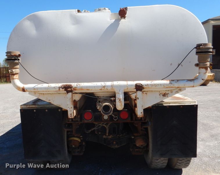 image for item DA5360 1993 Mack RD690S  water truck