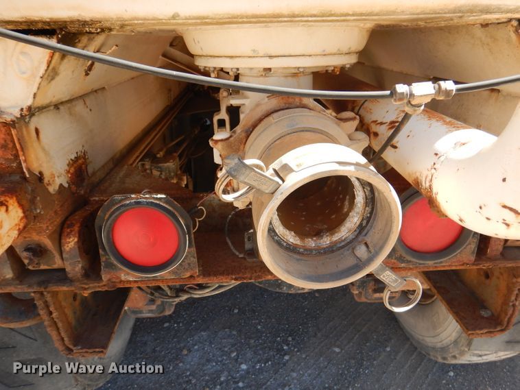 image for item DA5360 1993 Mack RD690S  water truck