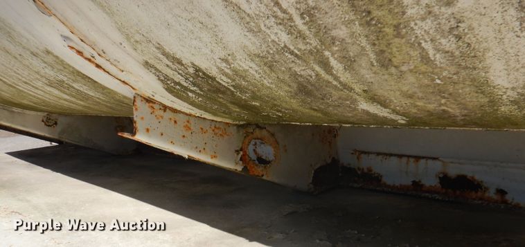 image for item DA5360 1993 Mack RD690S  water truck