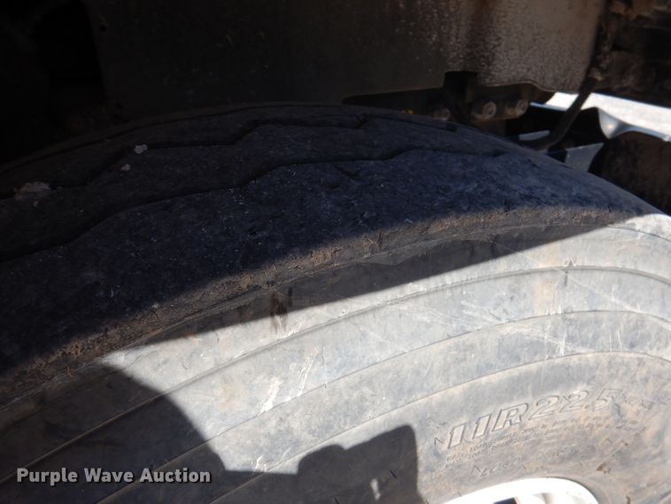 image for item DA5360 1993 Mack RD690S  water truck