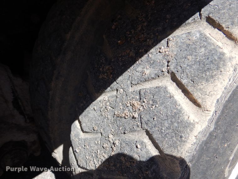 image for item DA5360 1993 Mack RD690S  water truck