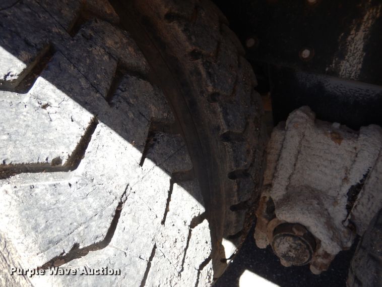 image for item DA5360 1993 Mack RD690S  water truck