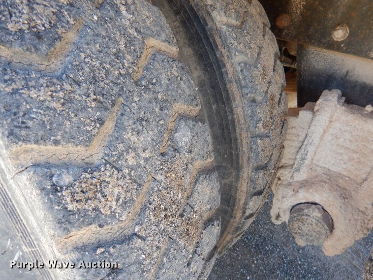 image for item DA5360 1993 Mack RD690S  water truck