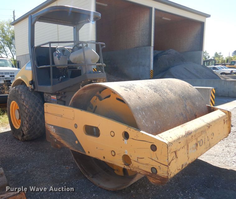 image for item DA5363 2008 Volvo SD100D  single drum roller