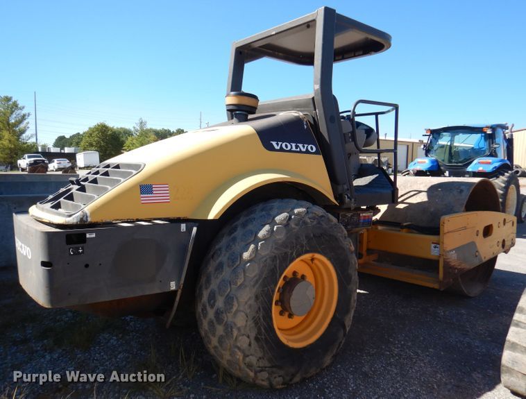 image for item DA5363 2008 Volvo SD100D  single drum roller